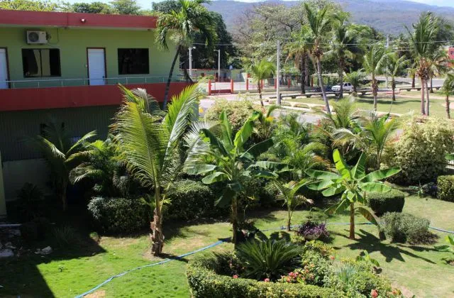 Hotel Casino Guarocuya Barahona jardin